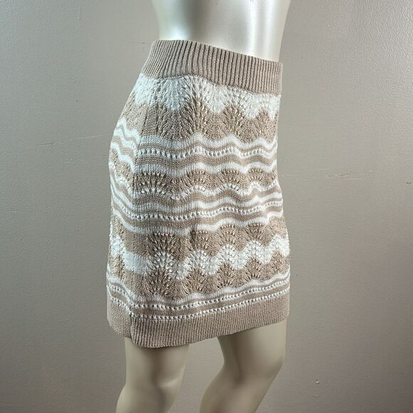 Beautiful ANTHROPOLOGIE crochet knit sweater skirt size medium - Picture 2 of 8